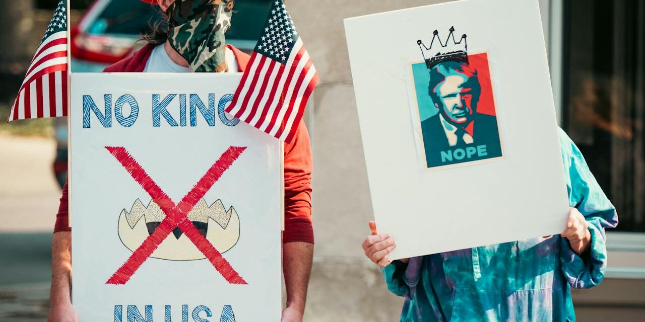 Tens of Thousands Flood Manhattan Roads for Third “No Kings” Protest Amid Nationwide Mobilization by ‘No Kings’ coalition