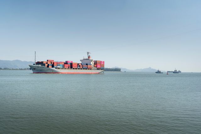 UAE Cuts Off Iran: Complete Trade Embargo Announced After Persian Gulf Missile Attack 